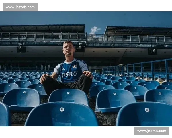 官方：拜仁前锋维多维奇 120 万欧加盟萨格勒布迪纳摩，身披 10 号剑指双冠