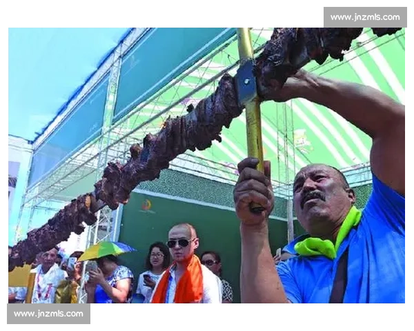 吉尼斯认证:8 岁男孩 1.99 米的 “巨人成长记” 吉尼斯认证:8 岁男孩 1.99 米的 “巨人成长记”